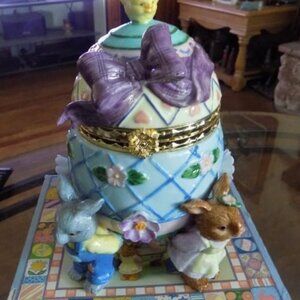 Set of 2 Porcelain Decorative Easter Egg With Bunnies And Flowers Hinge Box